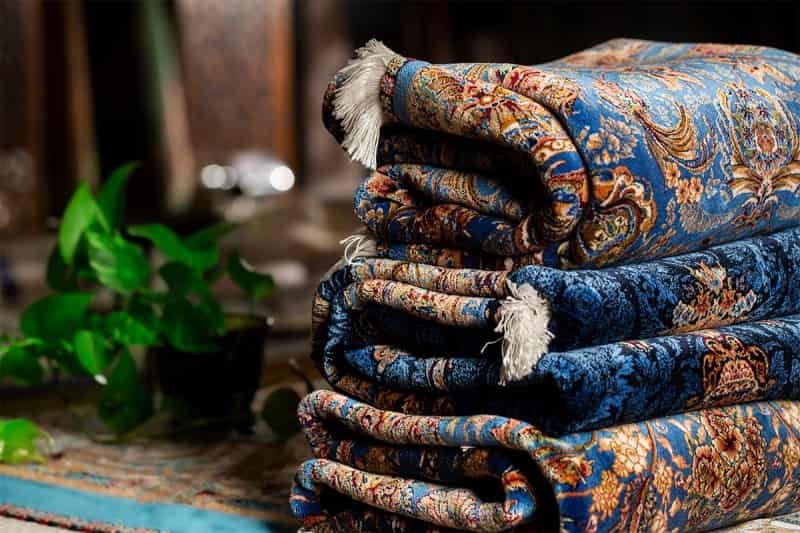 فرش ابریشمی ماشینی کاشان سطح صاف و هماهنگ