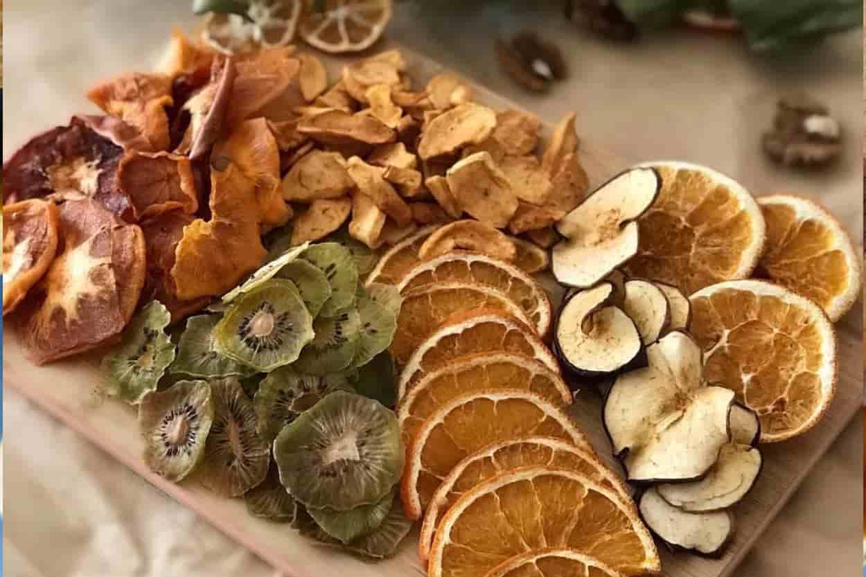 میوه خشک شیراز با حفظ رنگ طبیعی میوه ها