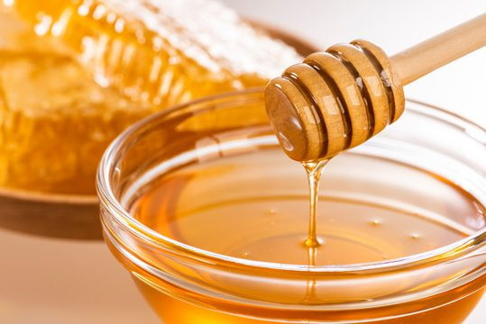 عسل صنعتی تولید شده با استانداردهای کنترل کیفیت