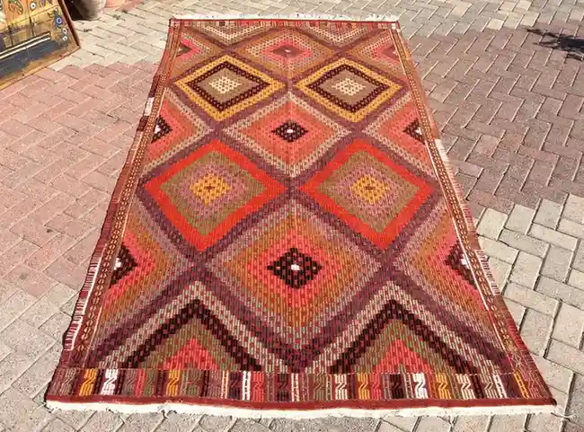 تصویر 4 از گلیم دست بافت الهام گرفته از هنر ایرانی و طبیعت با طراحی منحصر به فرد