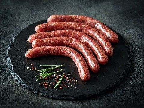 سوسیس دست ساز خانگی تهیه شده با روش های سنتی و کاملا بهداشتی