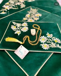 سجاده گلدوزی شده طرح سنتی