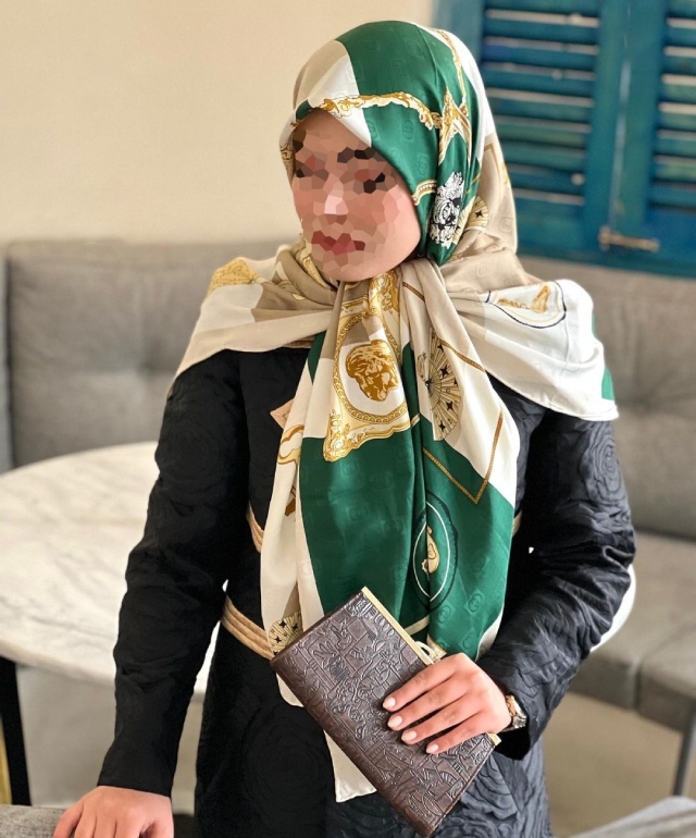 تصویر 1 از روسری ابریشمی با طرح های متنوع و رنگ بندی جذاب