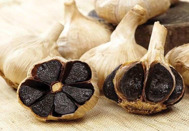 تصویر 1 از سیر سیاه تازه مانده ماندگاری بالا طعم شیرین