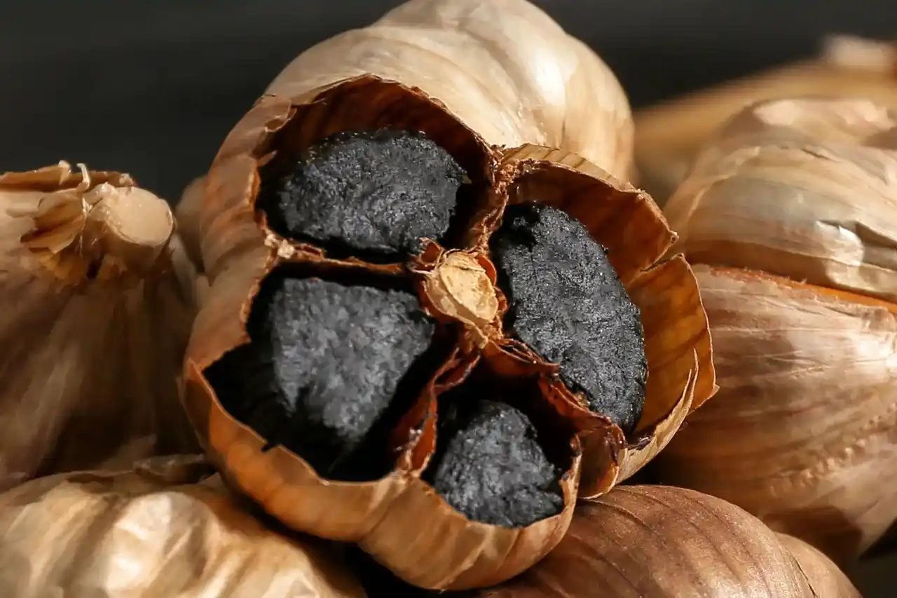 سیر سیاه مرغوب تضمینی بدون مواد افزودنی