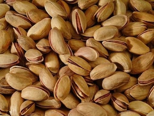 پسته اکبری سوپر لوکس با طعم عالی و ظاهر کشیده