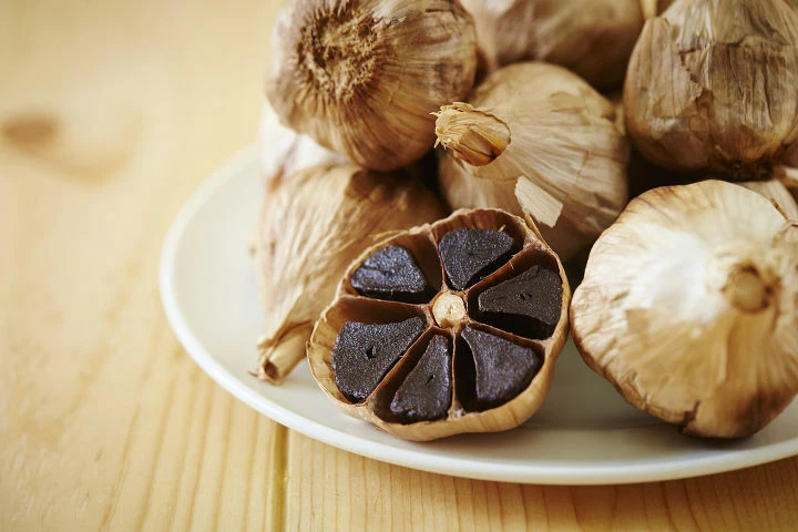 تصویر 3 از سیر سیاه بیز تازه با دانه درشت و عطر طبیعی