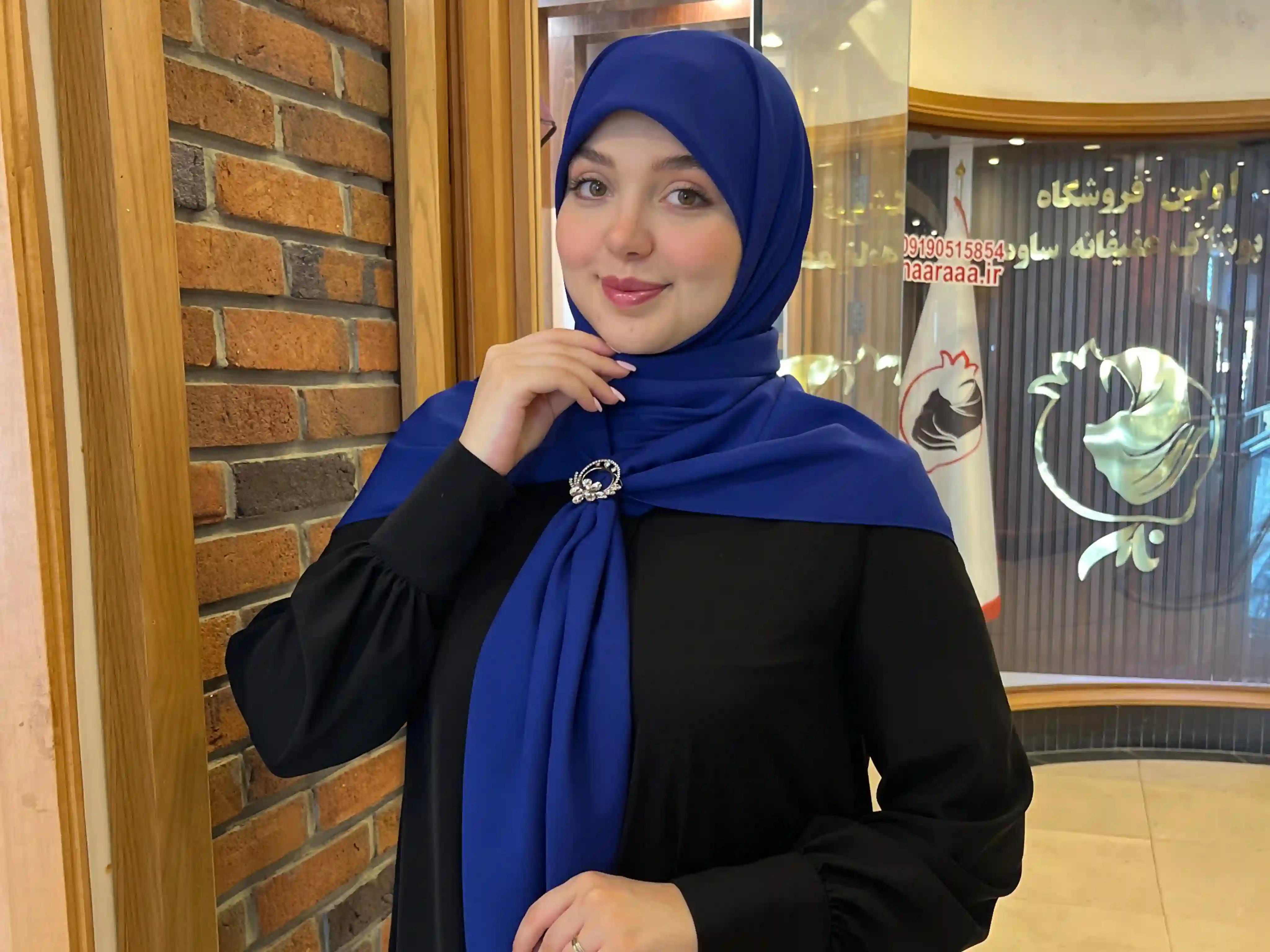 خرید روسری حریر کرپ؛ انتخابی شیک و پرفروش برای فروشگاه‌ داران