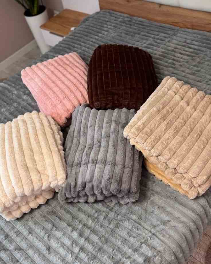 تصویر 3 از پتو مسافرتی ژله ای با بافت مخملی و طراحی مدرن