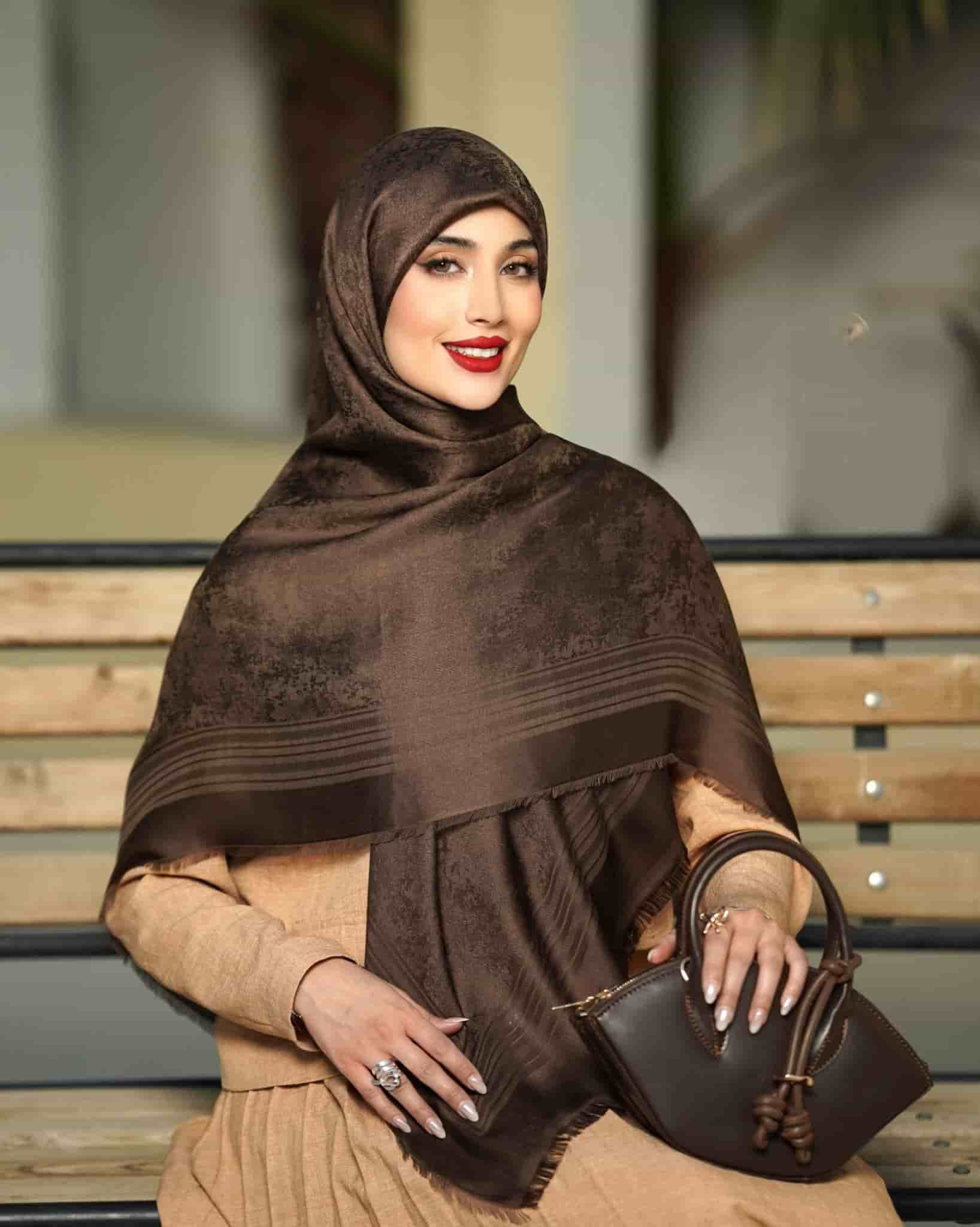 تصویر 4 از روسری ابریشمی با طرح های خاص و بسیار ظریف