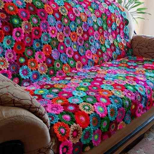 شال مبل بافتنی جدید با طراحی مدرن و رنگ بندی متنوع