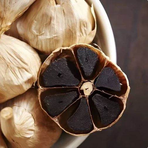 سیر سیاه خشک با فرآیند تولید استاندارد و کیفیت یکنواخت