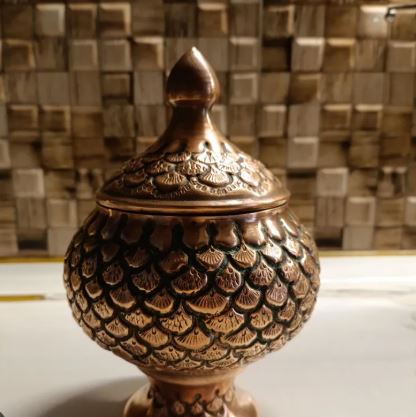 قندان مسی کار شده با طراحی هنری و چشم نواز