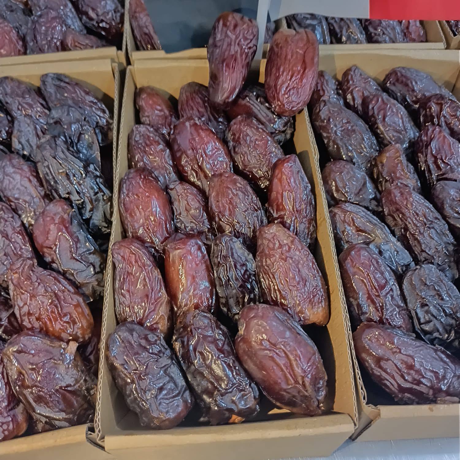 تصویر 2 از مزایای خرید عمده خرما مجول از ایران