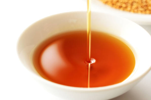 روغن کنجد خالص با طعم ملایم و کاربرد گسترده در غذا وسالاد