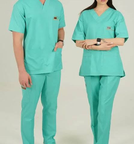 تصویر 3 از روپوش پزشکی لاکچری با طراحی شیک و حرفه ای