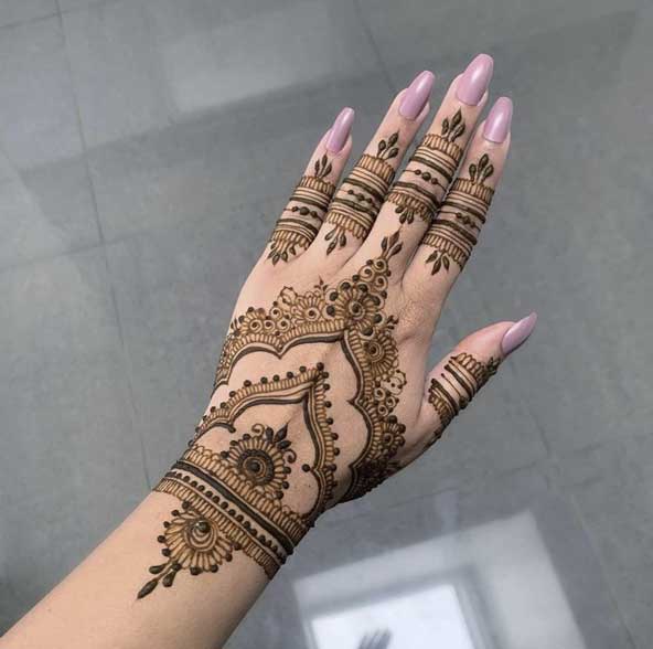 تصویر 1 از حنا هندی فندقی خالص با ترکیب نرم و رنگ دهی مناسب