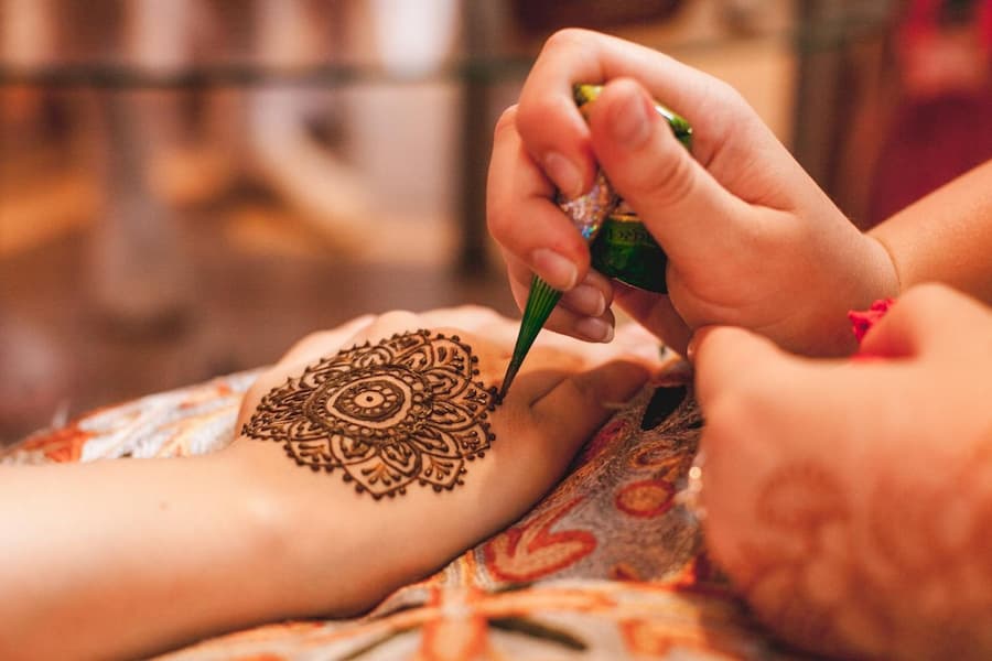 تصویر 2 از حنا هندی قیفی آماده استفاده با کیفیت و اجرای آسان