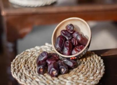 تصویر 4 از خرما مضافتی رطب شیرین و آبدار مناسب مهمانی و پذیرایی
