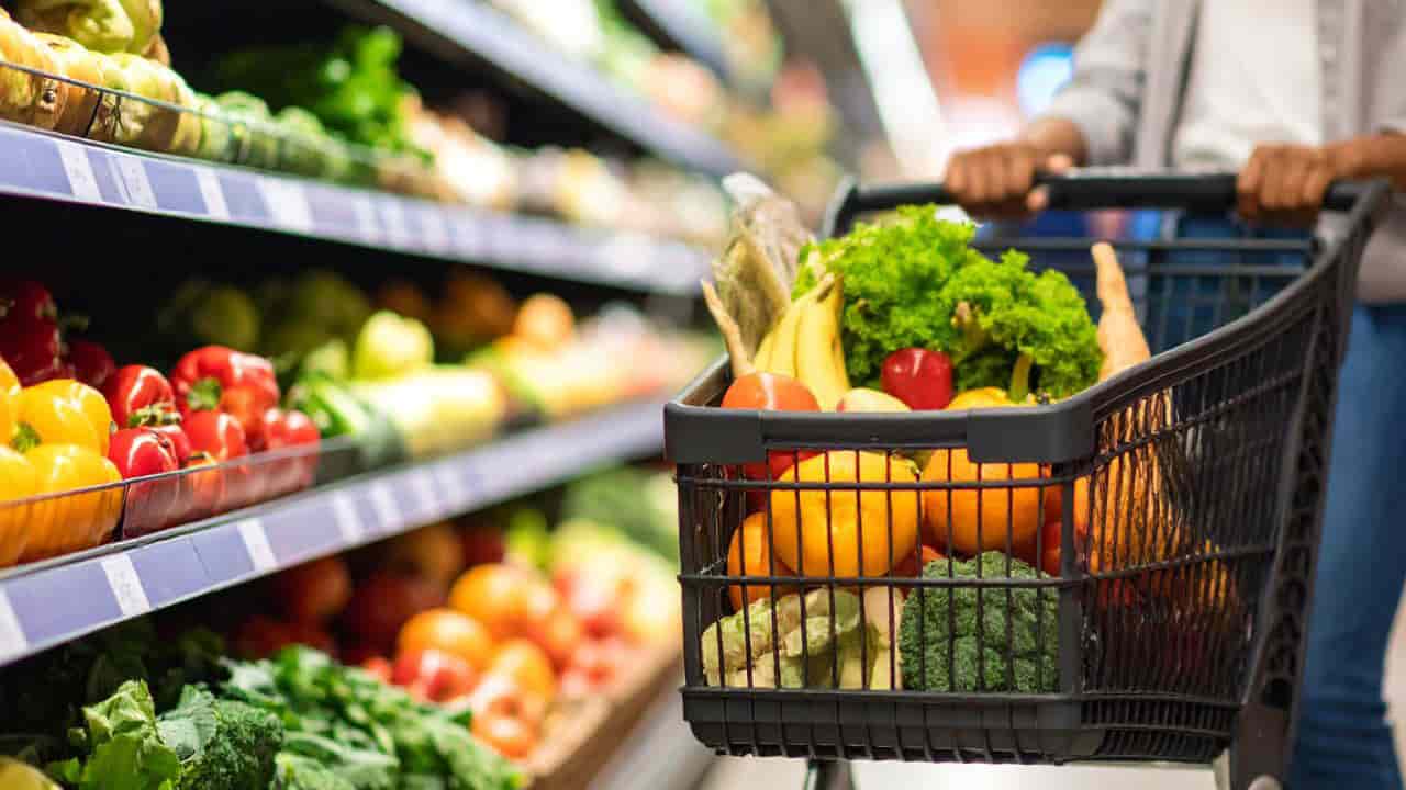 یخچال صنعتی میوه با نمایش جذاب و سرمایش یکنواخت