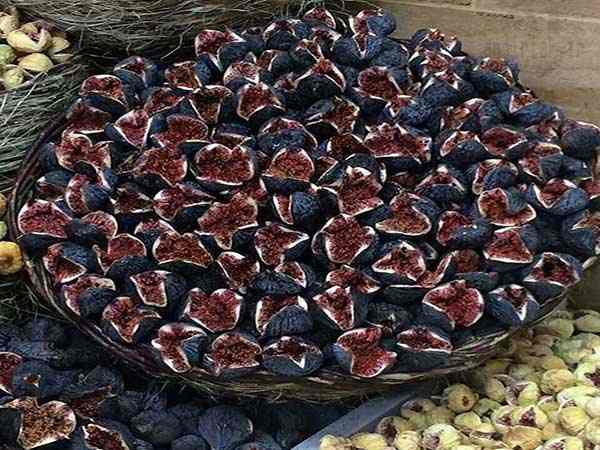 انجیر خشک سیاه تهیه شده از میوه تازه