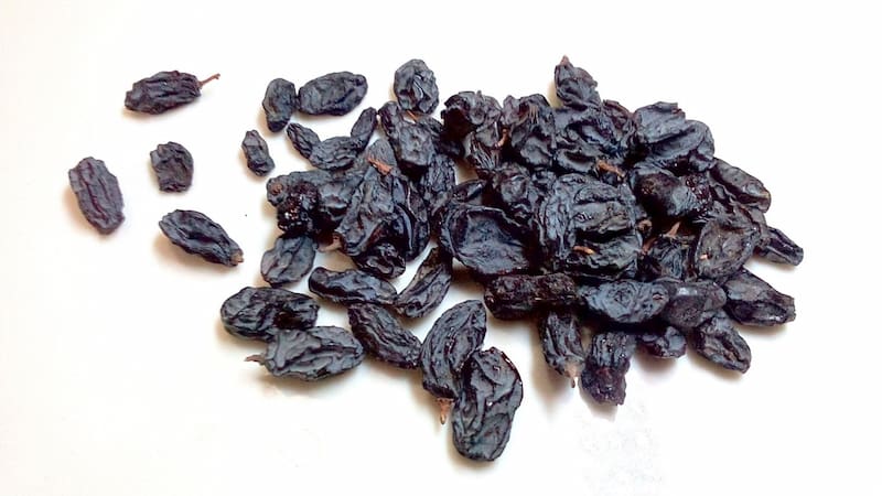 کشمش فخری ملکان طبیعی با دانه‌های درشت و عطر عالی