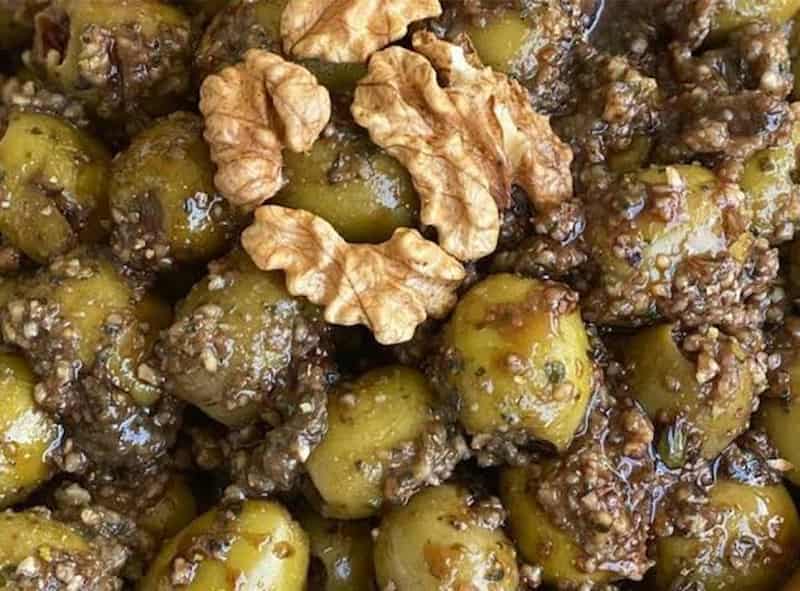 زیتون پرورده سطلی تازه با ترکیبات طبیعی و اصیل