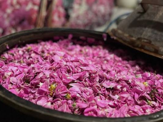 تصویر 3 از گلاب جباری تهیه شده از گل محمدی مرغوب