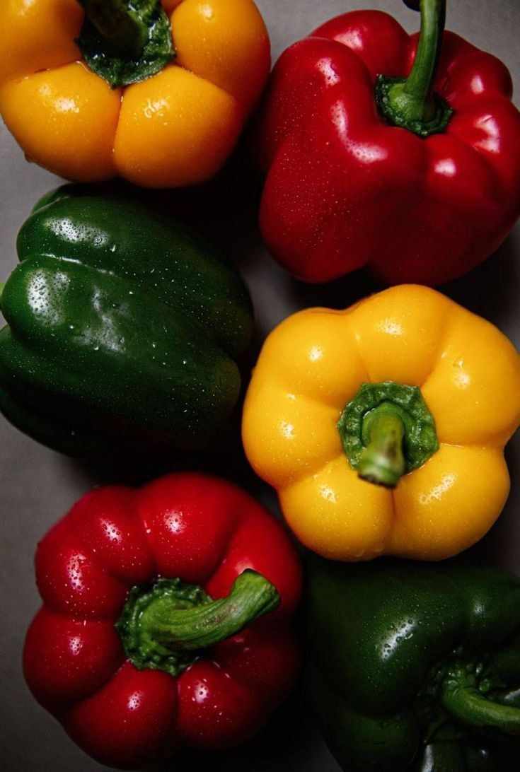 فلفل دلمه گلخانه ای تازه با ماندگاری مناسب و ظاهر بازار پسند