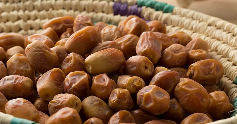 خرما زاهدی درشت با دانه های گوشتی و ظاهر بازارپسند