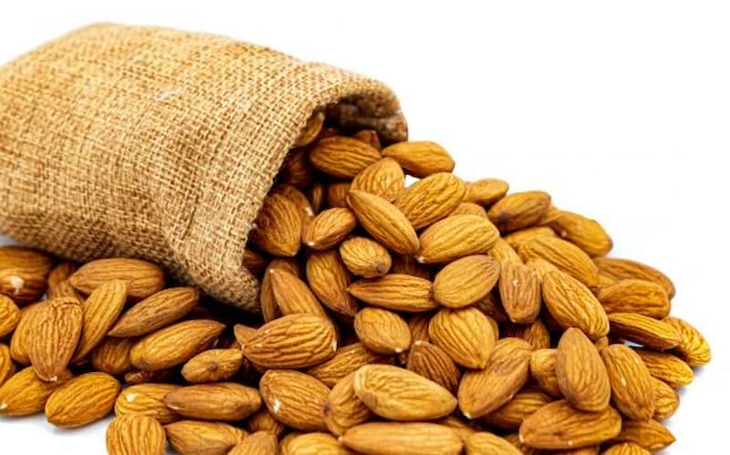 بادام مامایی اصفهان با مغز درشت و کیفیت تضمینی
