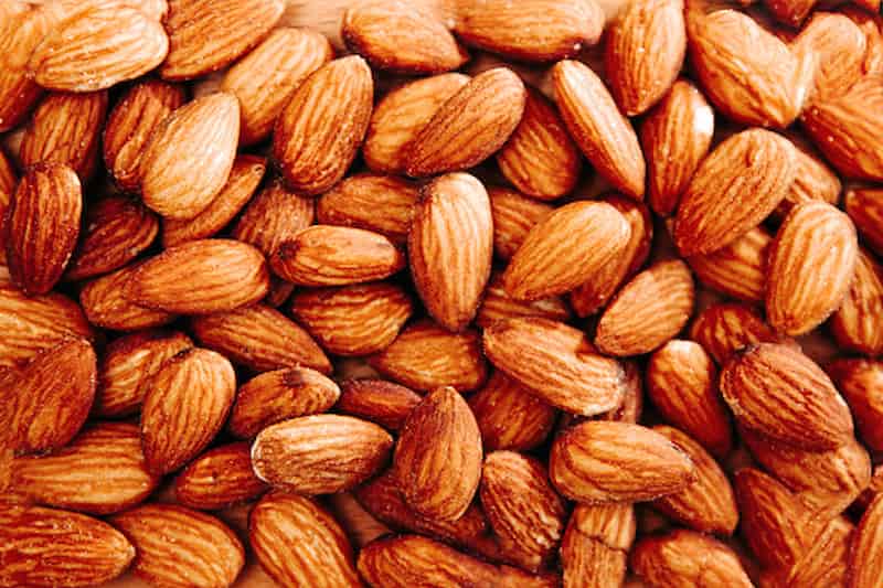 بادام مامایی تواضع مرغوب با مغز درشت و تازه