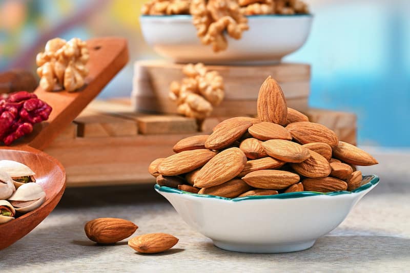 بادام مامایی درجه یک مرغوب با بسته بندی استاندارد