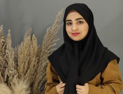 تصویر 3 از مقنعه کراواتی مشکی با فرم ایستاده و آراسته