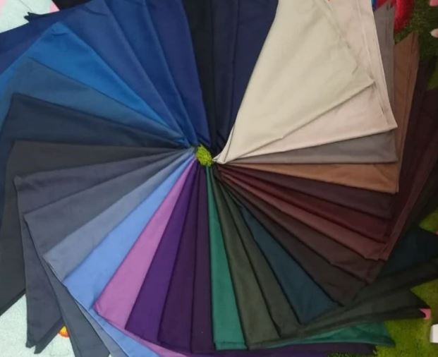 تصویر 1 از مقنعه رنگی نخی مناسب استفاده روزانه در تمام فصول