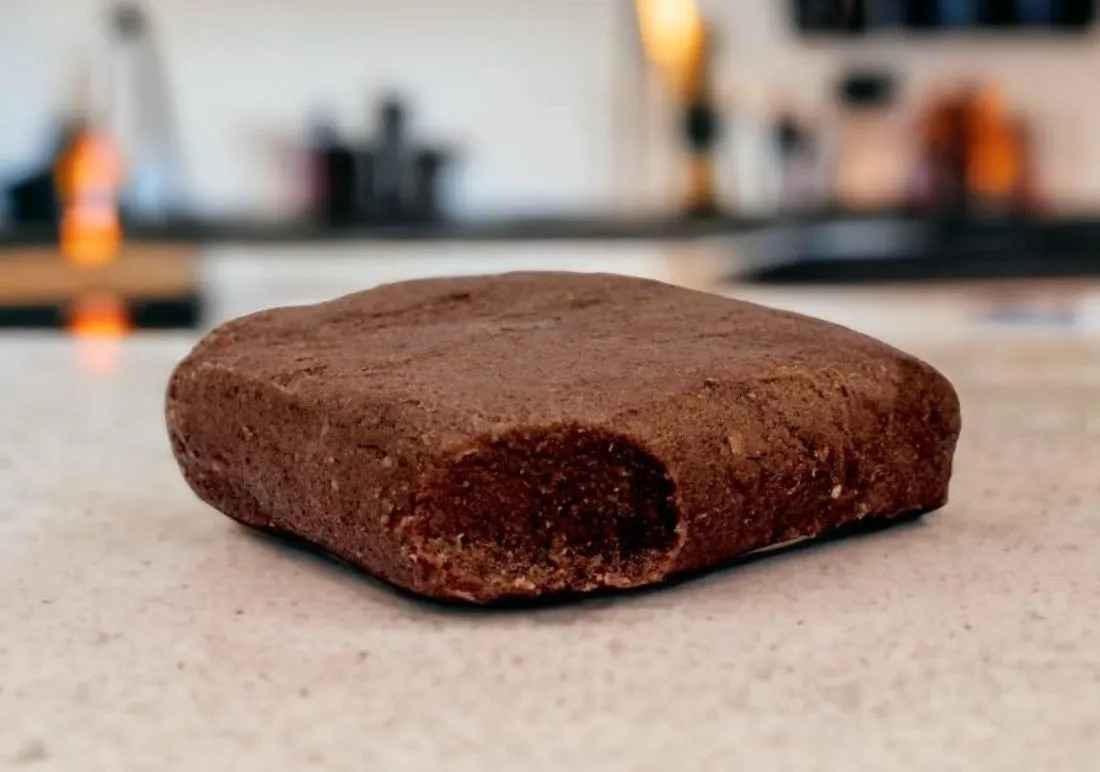 خمیر خرما اهواز با طعم اصیل و بافت نرم