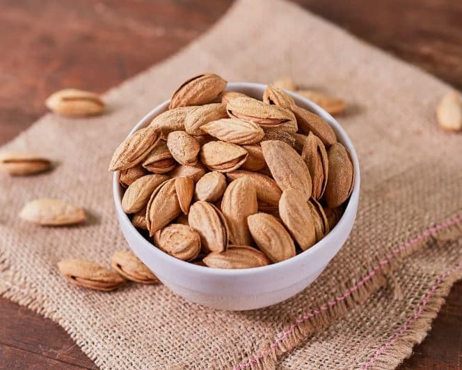 تصویر 2 از بادام سنگی تازه با عطر طبیعی و طعم اصیل باغی