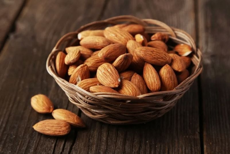 بادام سنگی خام مناسب فروش عمده و بسته‌بندی خشکبار