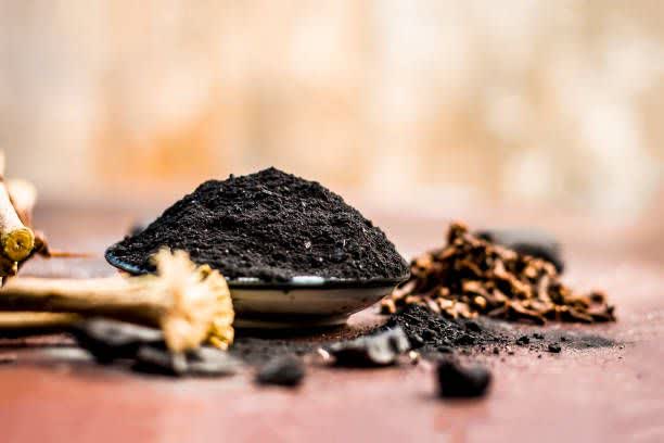 حنا گیاهی مشکی محصولی سنتی برای زیبایی موها