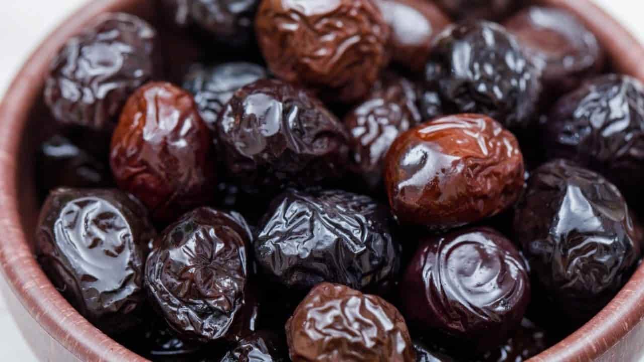 تصویر 2 از خرما مضافتی طلایی تهیه شده از خرمای سالم و مرغوب نخلستان
