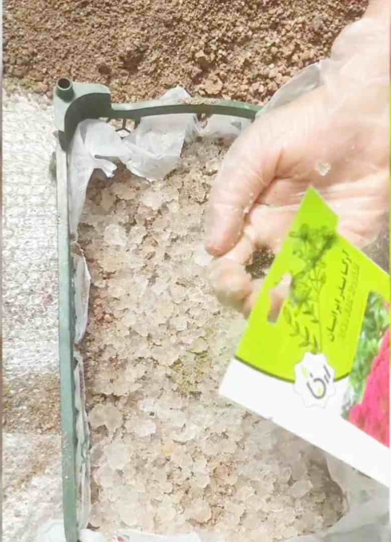 تصویر 1 از فروش هیدروژل نگهدارنده رطوبت خاک با بهترین کیفیت بسته بندی ۱۰ کیلویی
