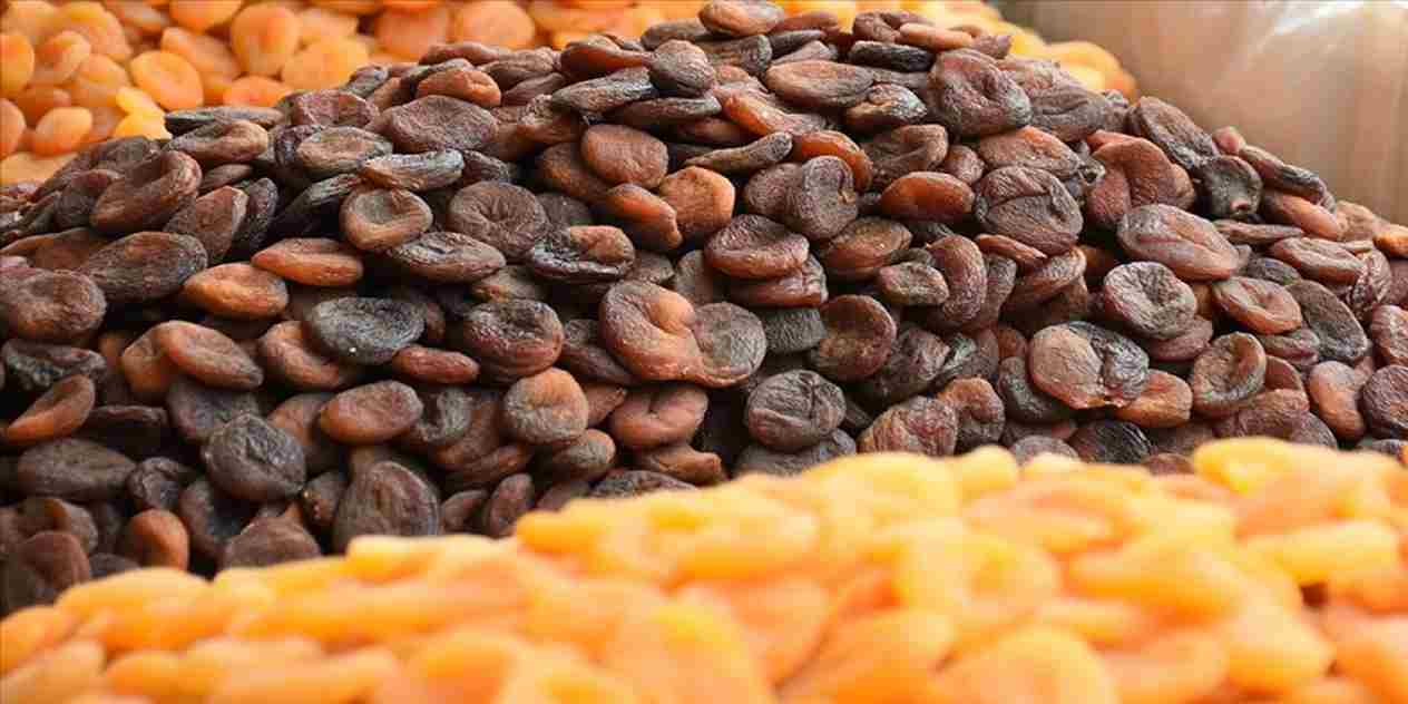 قیسی سیاه تبریز با عطر طبیعی و طعم اصیل