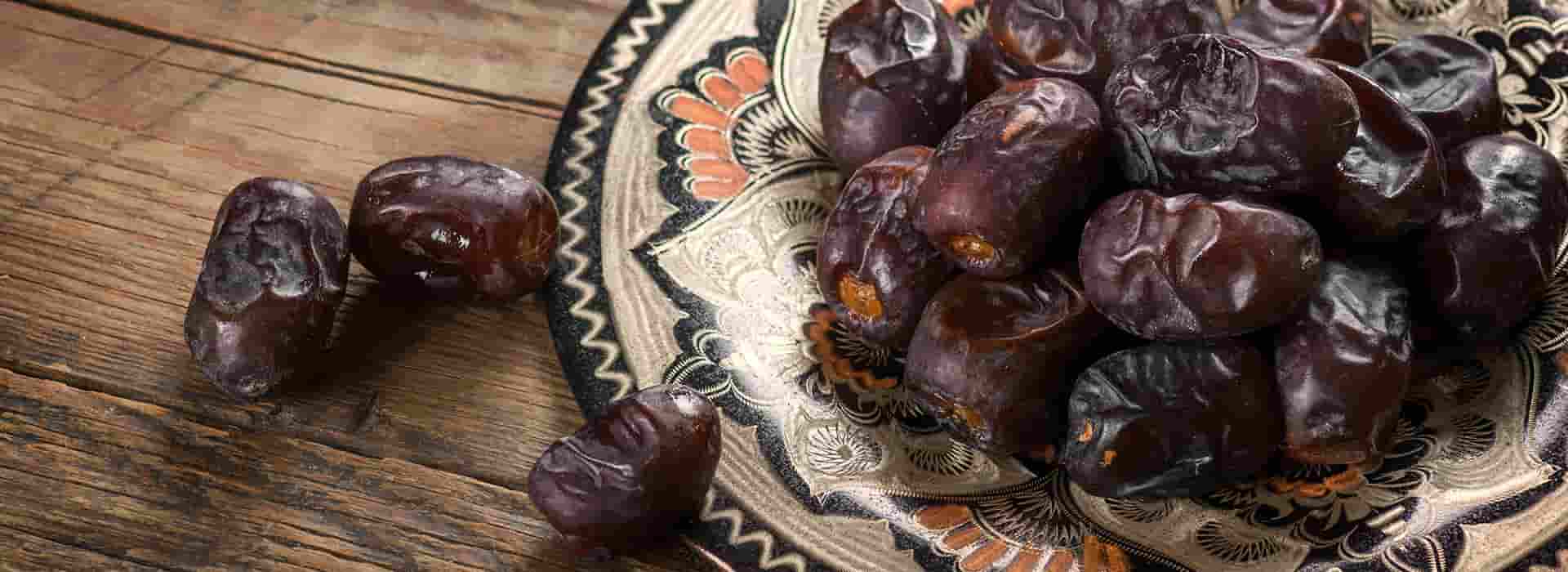 تصویر 2 از خرما مضافتی تواضع با سورت دقیق و دانه های هم اندازه