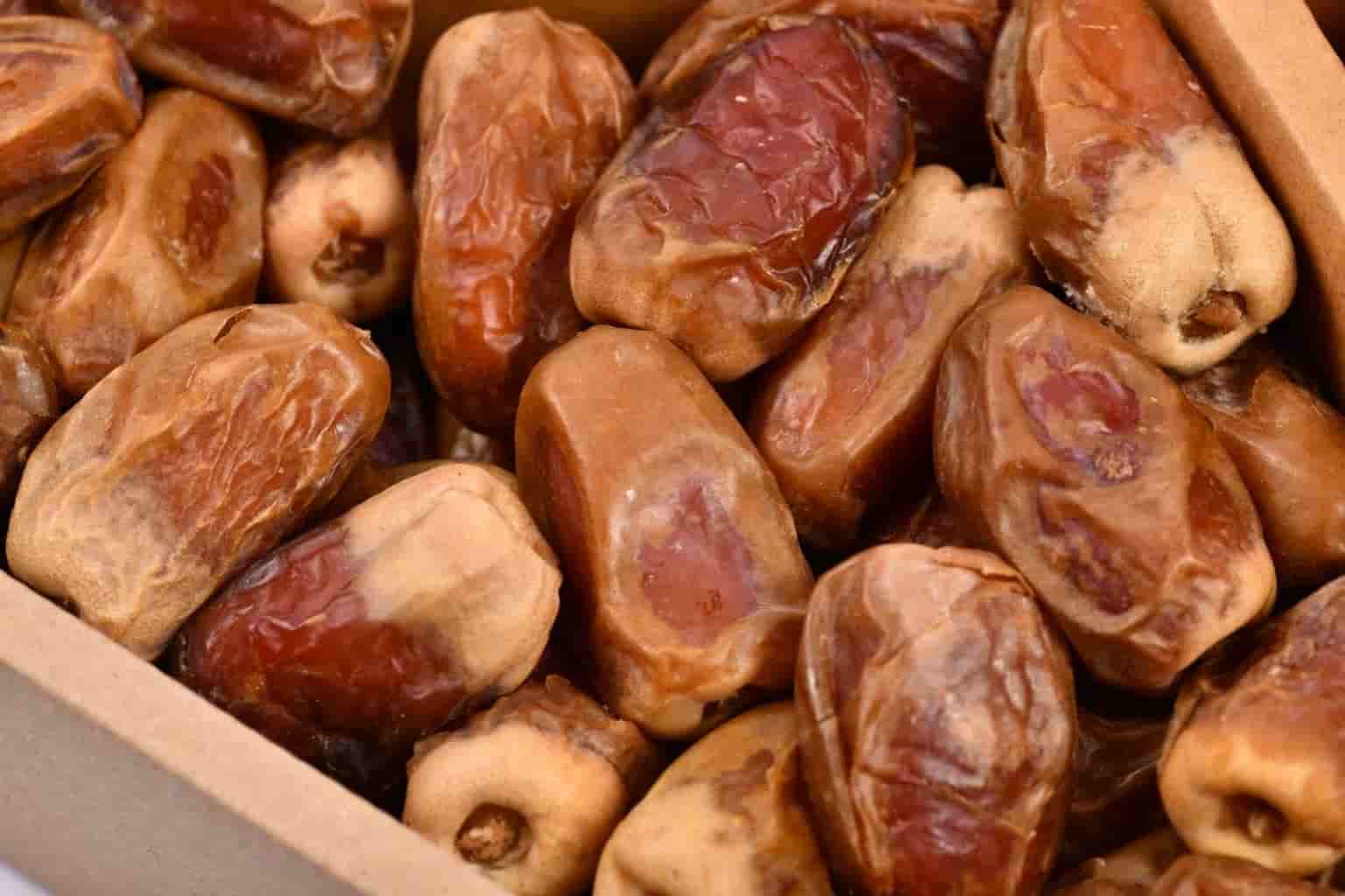 تصویر 2 از خرما زاهدی فراشبند با طعم طبیعی و کیفیت منطقه ای