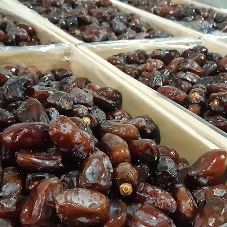 تصویر 4 از خرما مضافتی خشک با بافت متراکم و طعم شیرین