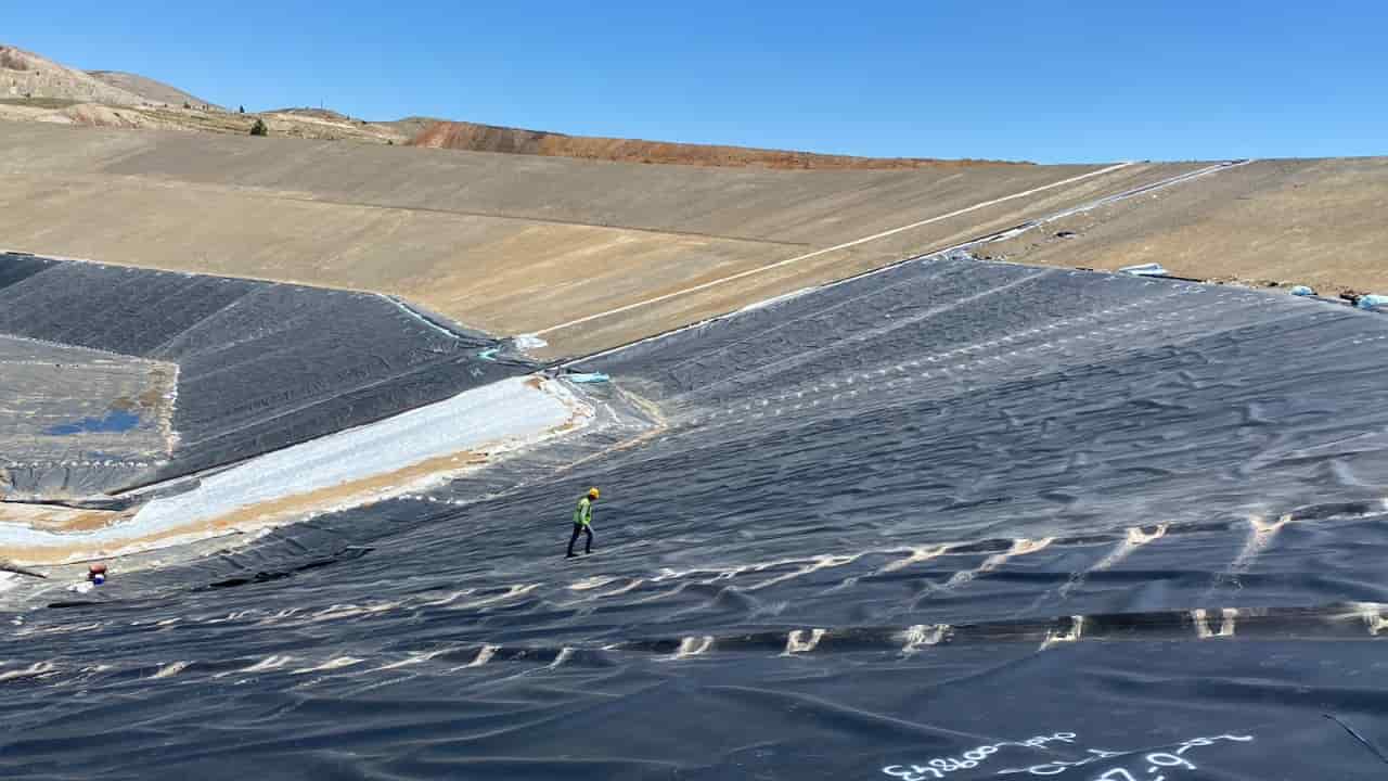 تصویر 3 از ورق ژئوممبران مشهد مناسب اجرای عایق بندی سازه های بزرگ