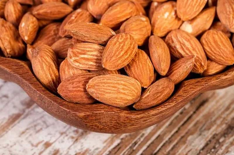 بادام مامایی صادراتی ویژه بسته‌بندی‌های لوکس