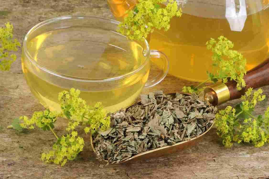 عرق بیدمشک و گلاب و عسل با ترکیبات طبیعی و خوش طعم