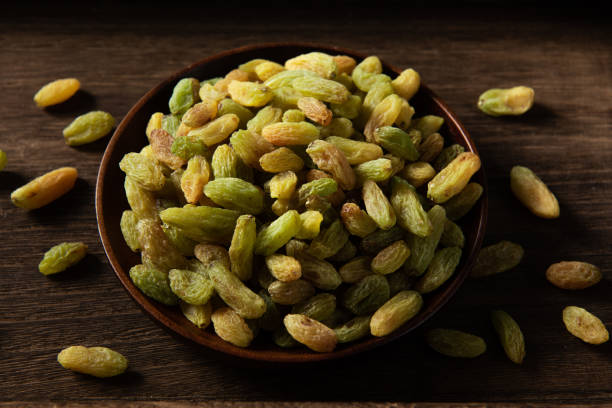 کشمش سبز بدون تیزاب با روش فرآوری طبیعی و طعم اصیل