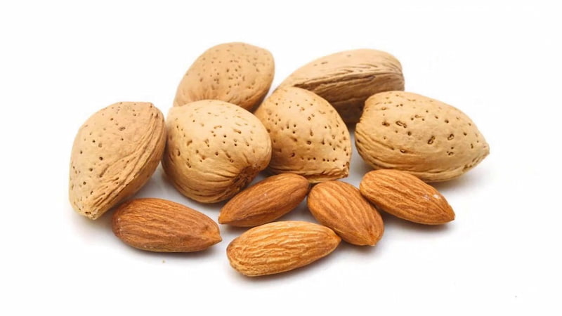 بادام درختی درجه یک دستچین شده با مغزهای پر و یکدست